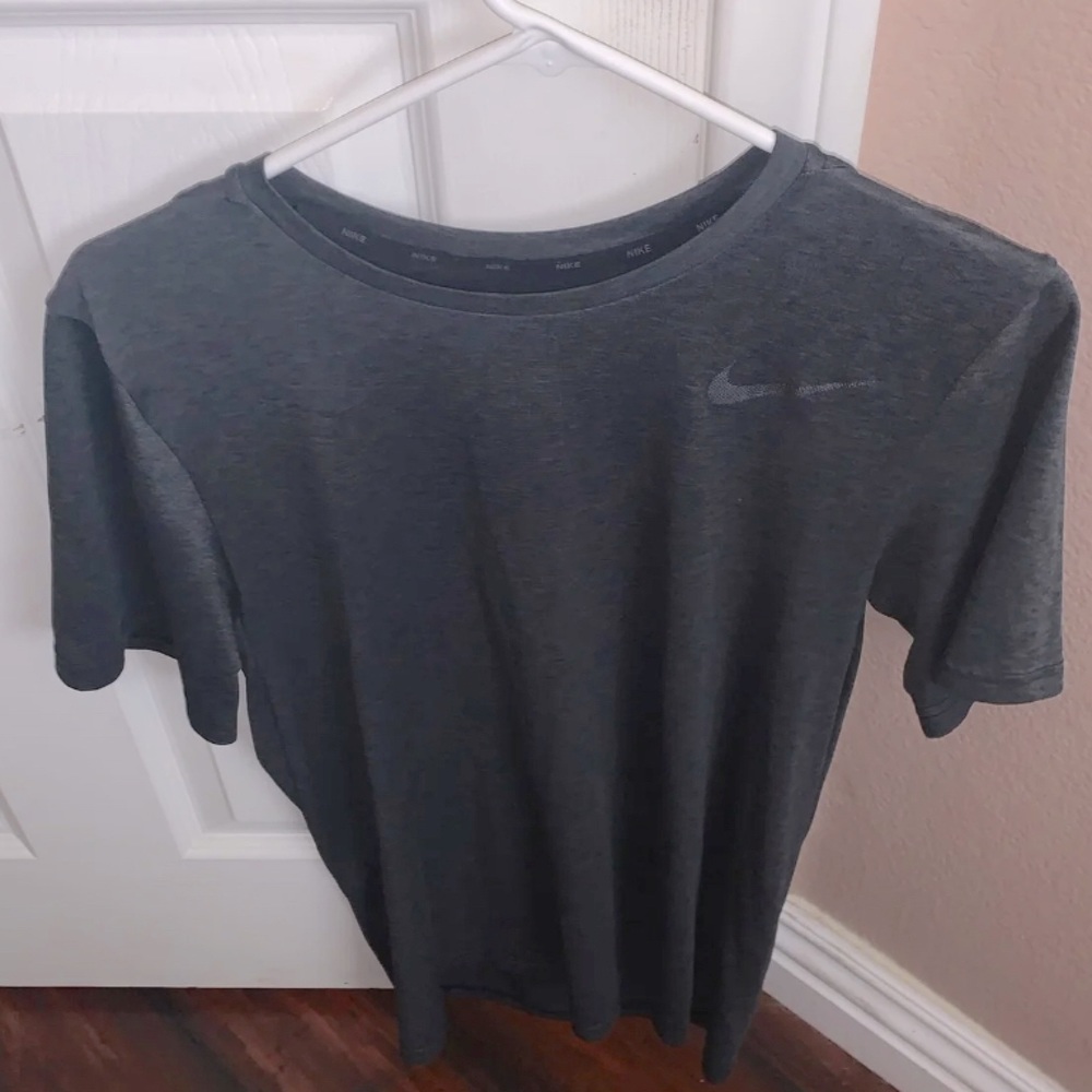 Dark grey Nike tee